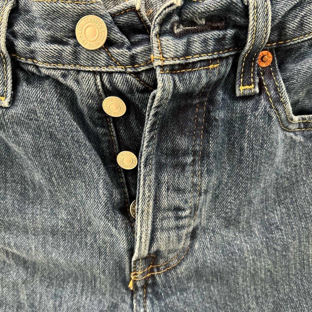 Levi’s - Picture 2 of 5